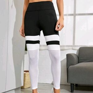 Contrast Black and White Mesh Bottom Sport Leggings Size 8/10 L